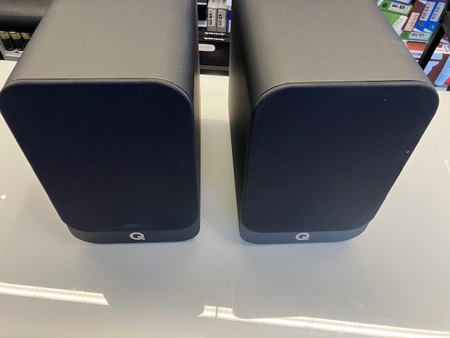 Q Acoustics 3030i carbon black (80)